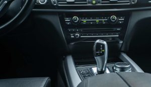 Illustrazione di un'auto tecnologica (Pixabay FOTO) - www.managementcue.it