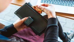 carta di credito nel portafogli