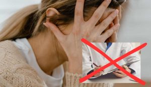 Donna spaventata per visita medica