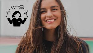 Donna felice con lavoro