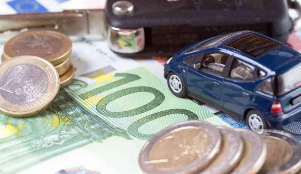 Automobile e soldi (Depositphotos foto) - www.managementcue.it