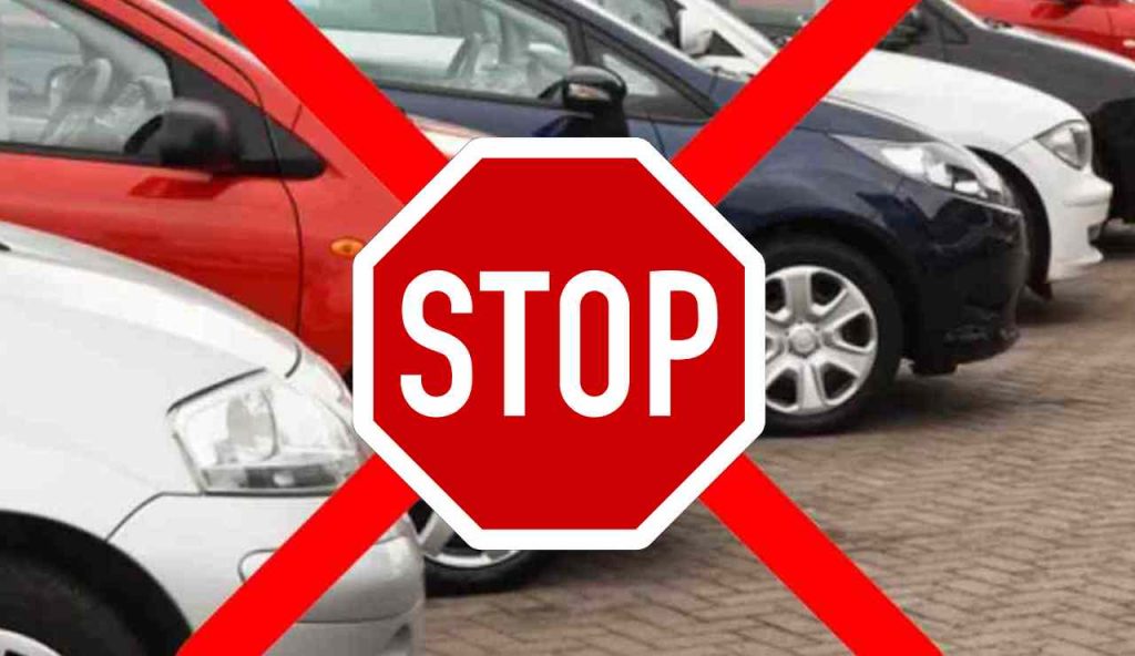 Stop a queste auto (Depositphotos foto) - www.managementcue.it