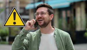 Uomo al telefono pericolo
