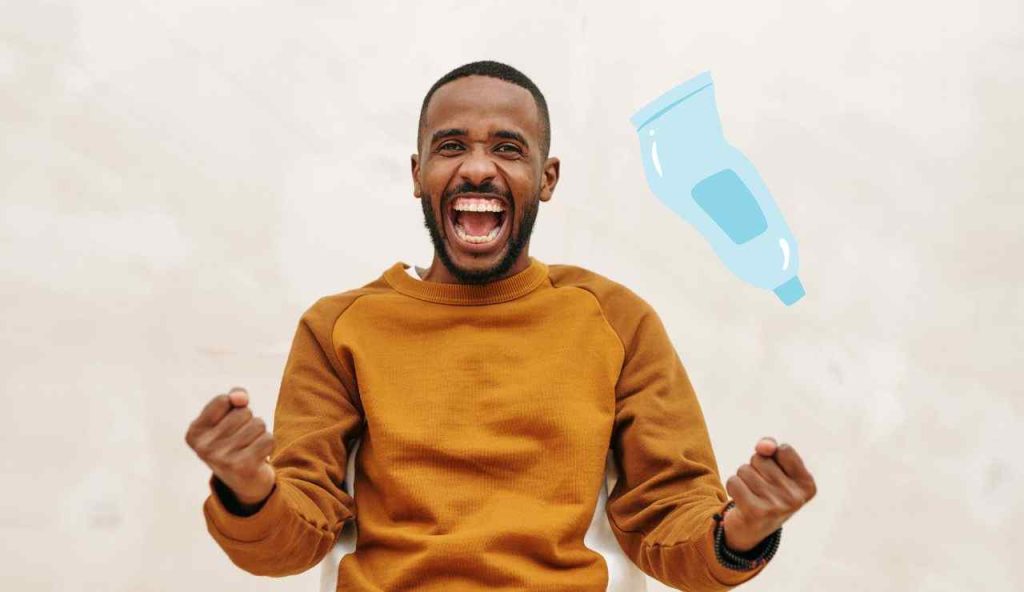 uomo felice dentifricio