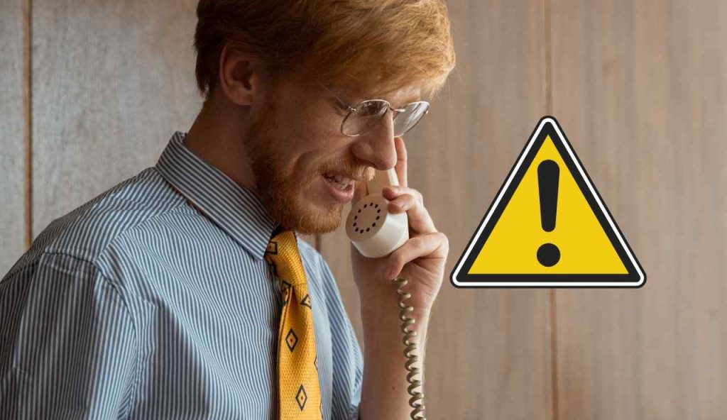 Uomo telefono pericolo