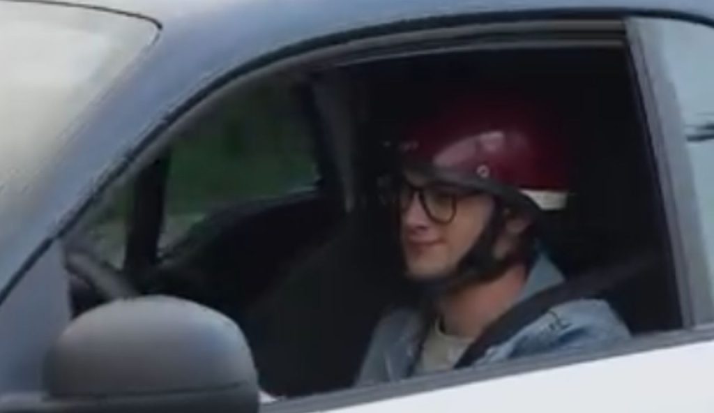 Casco in auto