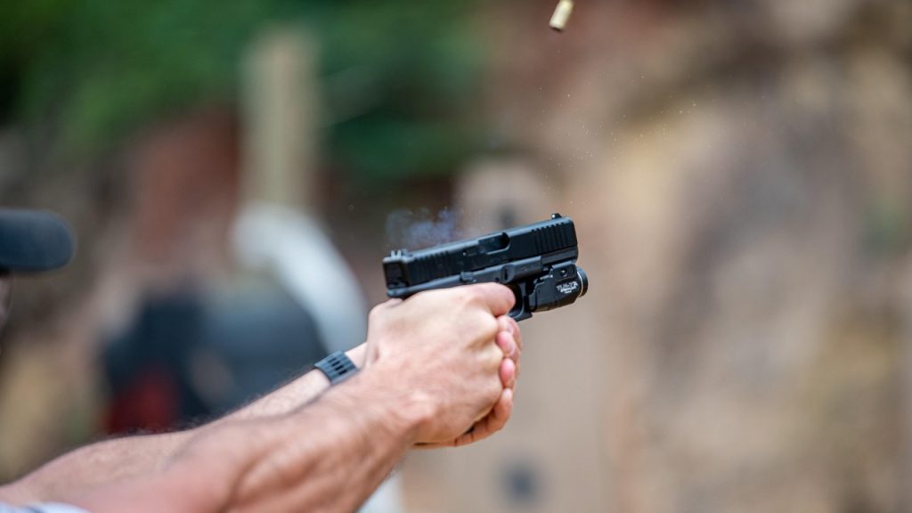 Uomo pistola