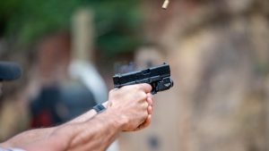 Uomo pistola