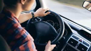 Uomo al volante